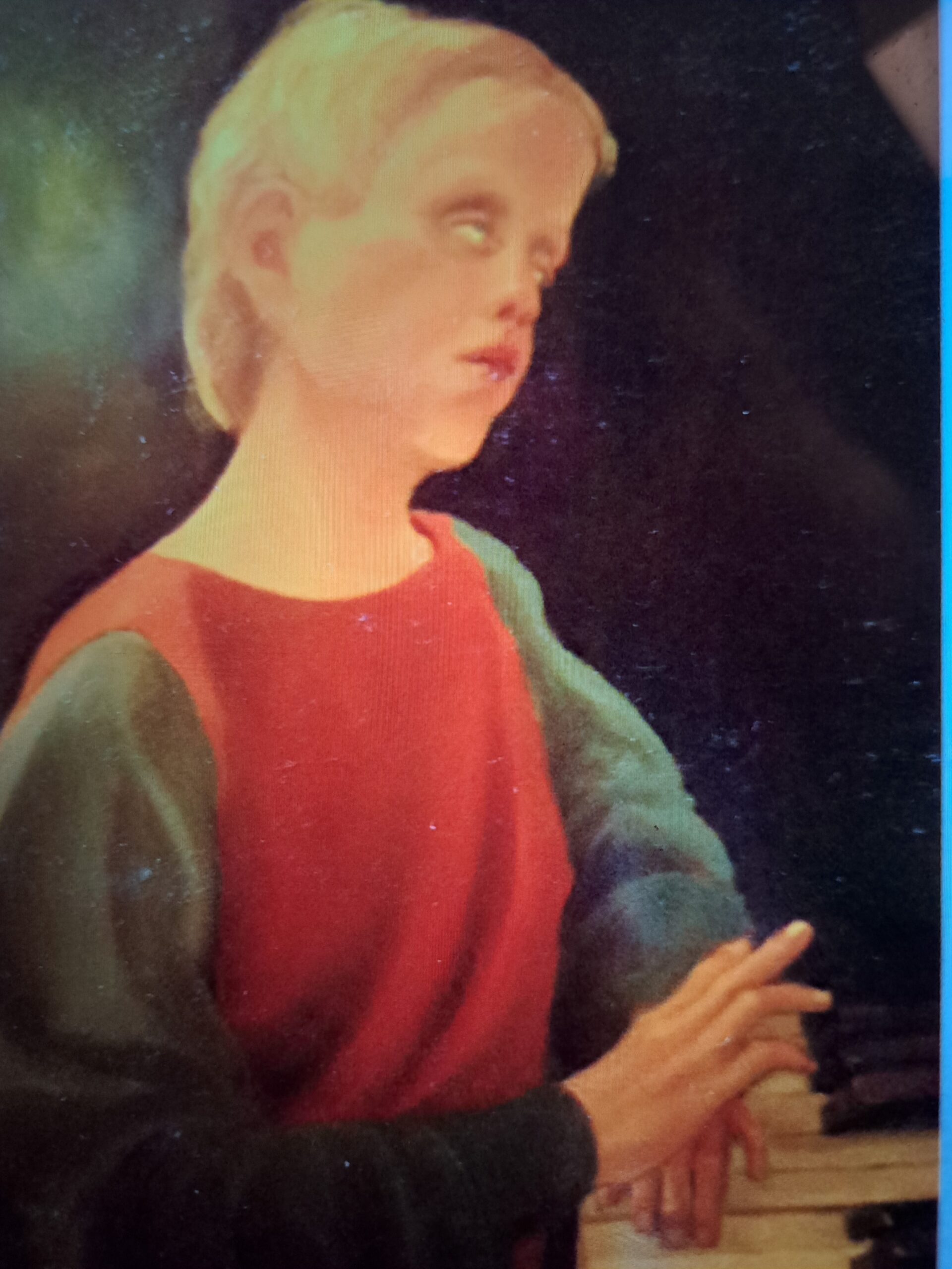 Blind gutt spiller piano